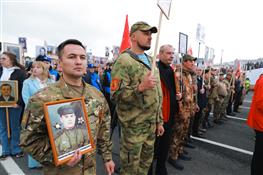 Более 10 тысяч человек приняли участие в шествии "Бессмертного полка" в Самаре
