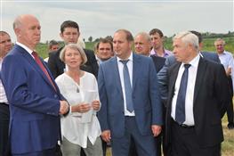Глава региона ознакомился с работой агроинновационного центра в Похвистневском районе