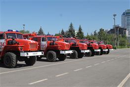 Николай Меркушкин вручил 20 пожарных машин муниципальным районам области 