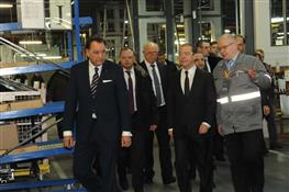Дмитрий Медведев начал визит на ОАО "АвтоВАЗ" со знакомства с производством