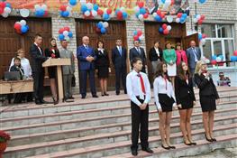 Губернатор поздравил школьников с началом учебного года