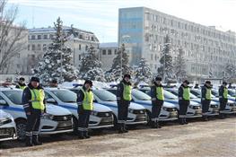 Губернатор Николай Меркушкин передал полицейским новые спецавтомобили
