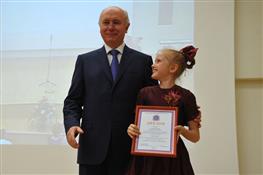 Николай Меркушкин вручил 50 именных премий губернатора одаренным детям и подросткам
