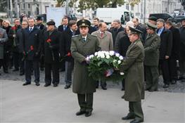 Работа экономической миссии началась с торжественного возложения венка к мемориалу советским воинам, павшим при освобождении Вены в 1945 г.