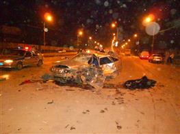 В Самаре Lexus LX570 протаранил Renault и "двенадцатую", погиб один человек