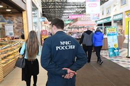 Сотрудники МЧС и прокуратуры проверили ТЦ "Амбар" на пожарную безопасность