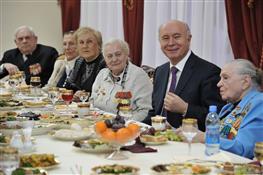 Губернатор Николай Меркушкин поздравил женщин-ветеранов с Международным женским днем