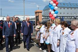 На территории городской клинической больницы №8 состоялась торжественная церемония открытия Аллеи трудовой славы