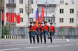 "Праздник со слезами на глазах": показываем как прошел парад Победы на 9 мая