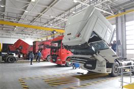 Губернатор Николай Меркушкин посетил строящийся сервисный центр автомобилей Mercedes-Benz формата "Truck+LCV"