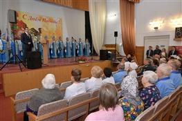 Дмитрий Азаров поздравил пациентов госпиталя ветеранов войн с Днем Победы