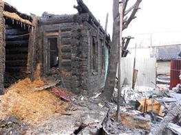 Пока пожарные долбили лед к колодцу и подключали гидрант, дом сгорел дотла