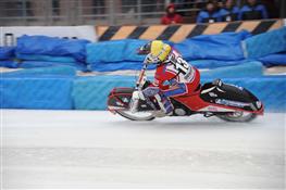 Тольяттинская "Мега-Лада" стала серебряным призером чемпионата России по мотогонкам на льду среди команд суперлиги