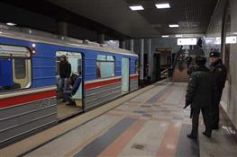 Владимир Артяков проверил безопасность станции метро "Российская" 