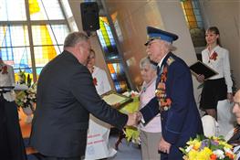 Самарские ветераны получили награды за подвиг семейного долголетия