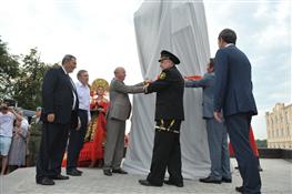 Губернатор открыл памятник основателю Сызрани воеводе Григорию Козловскому