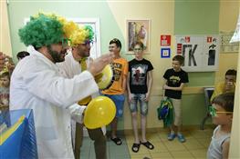 Болельщики сборной Бразилии устроили праздник для маленьких пациентов