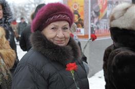 В честь Дня защитника Отечества Владимир Артяков возложил цветы к Вечному огню 
