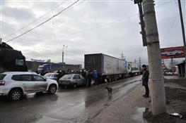 В Самаре водители фур перекрыли часть Московского шоссе
