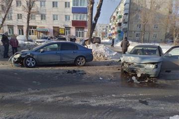 В Сызрани водитель, проигнорировавший ПДД, спровоцировал аварию