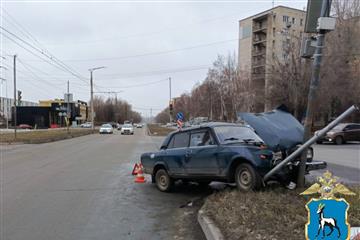 В Тольятти водитель Kia проехал на красный свет и отправил в больницу двух человек