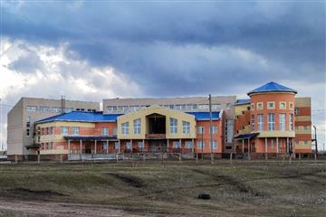 Памятник чиновничьим просчетам: в Самарской области продают новую школу в умирающем селе