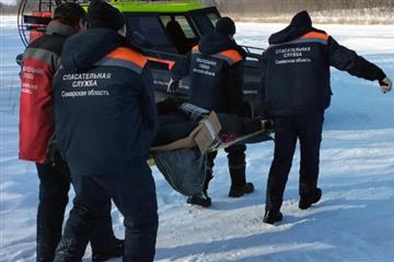 Спасатели эвакуировали повредившего спину лыжника с о. Рождественский у Самары