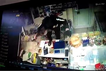 В Чапаевске разбойник с молотком ограбил магазин
