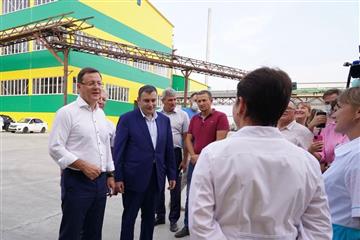 Дмитрий Азаров обсудил перспективы развития маслозавода "Нива"
