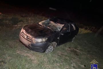 В Кинель-Черкасском Lada Granta перевернулась в кювет, пострадал водитель