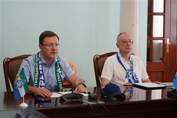 Дмитрий Азаров встретился с руководством и игроками 