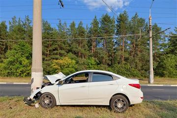 В Тольятти водитель серьезно пострадал, врезавшись в световую опору