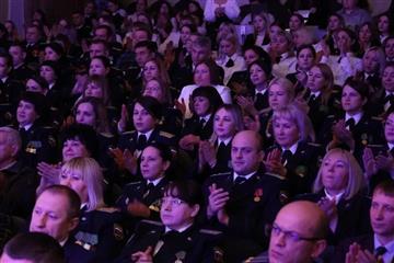 В Самаре губернатор Федорищев вручил награды судебным приставам в преддверии профессионального праздника