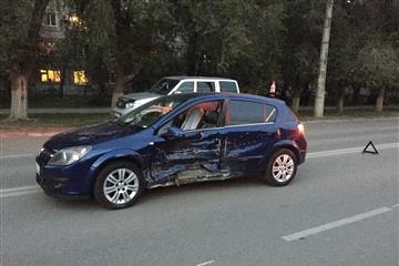 На ул. А. Матросова столкнулись Opel и Kia
