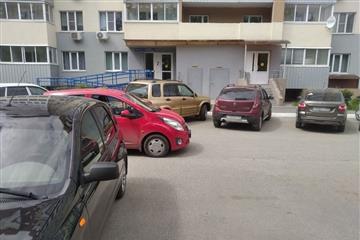 Женщина на Chevrolet сбила ребенка во дворе в Тольятти 