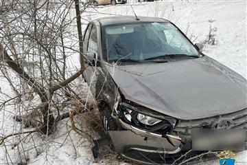 Под Тольятти съехала в кювет Lada Granta