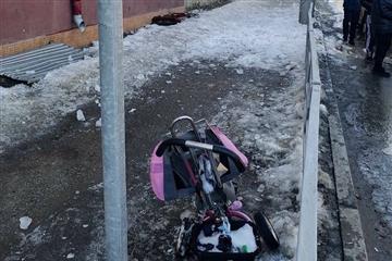 В Самаре из-за схода снега с крыши пострадали женщина и трое детей