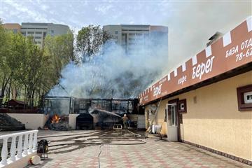 В Тольятти загорелось кафе на ул. Спортивной
