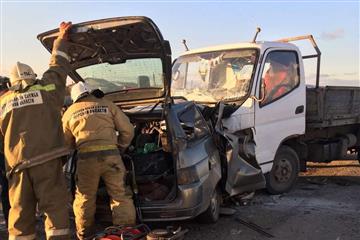 Три человека погибли в ДТП с легковушкой и грузовиком в Самарской области