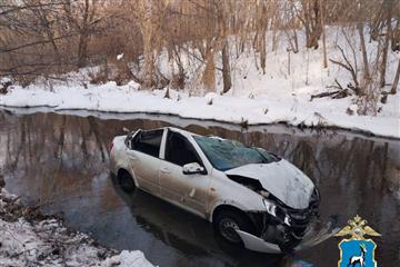 В Сызрани погиб водитель опрокинувшегося в реку автомобиля