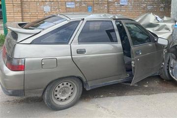 В Самаре подросток сел за руль и не смог объехать столб