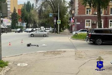 В Самаре электросамокатчик попал под колеса кроссовера, а затем - в больницу
