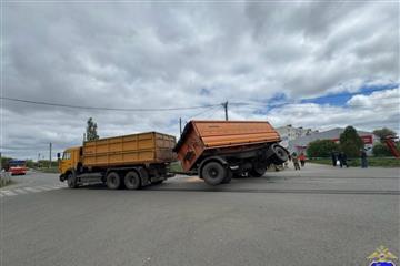 Легковушка и КамАЗ не поделили перекресток в Самарской области