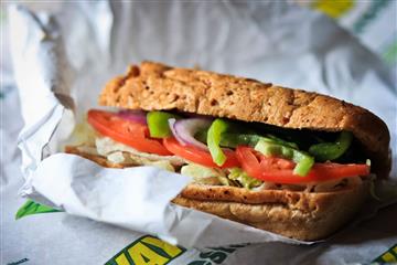 Самарцы могут заказать сэндвичи из Subway с доставкой на Яндекс.Еде