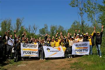 В День Волги работники "Роснефти" очистили 210 тыс. кв. м прибрежных территорий