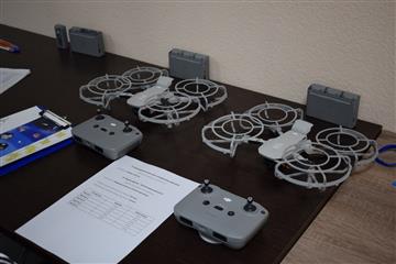 Школьникам губернии показали, как создавать дроны и управлять беспилотниками