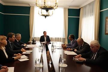 Дмитрий Азаров провел встречу с Владимиром Гутеневым и Александром Паном