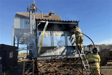 В Елховке сгорела сушилка с семечками