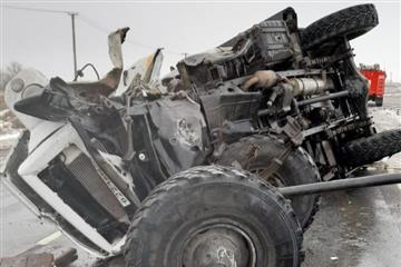 Два грузовика столкнулись на трассе в Самарской области