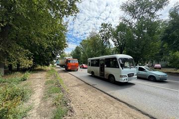 В Самаре столкнулись два грузовика и автобус № 480
